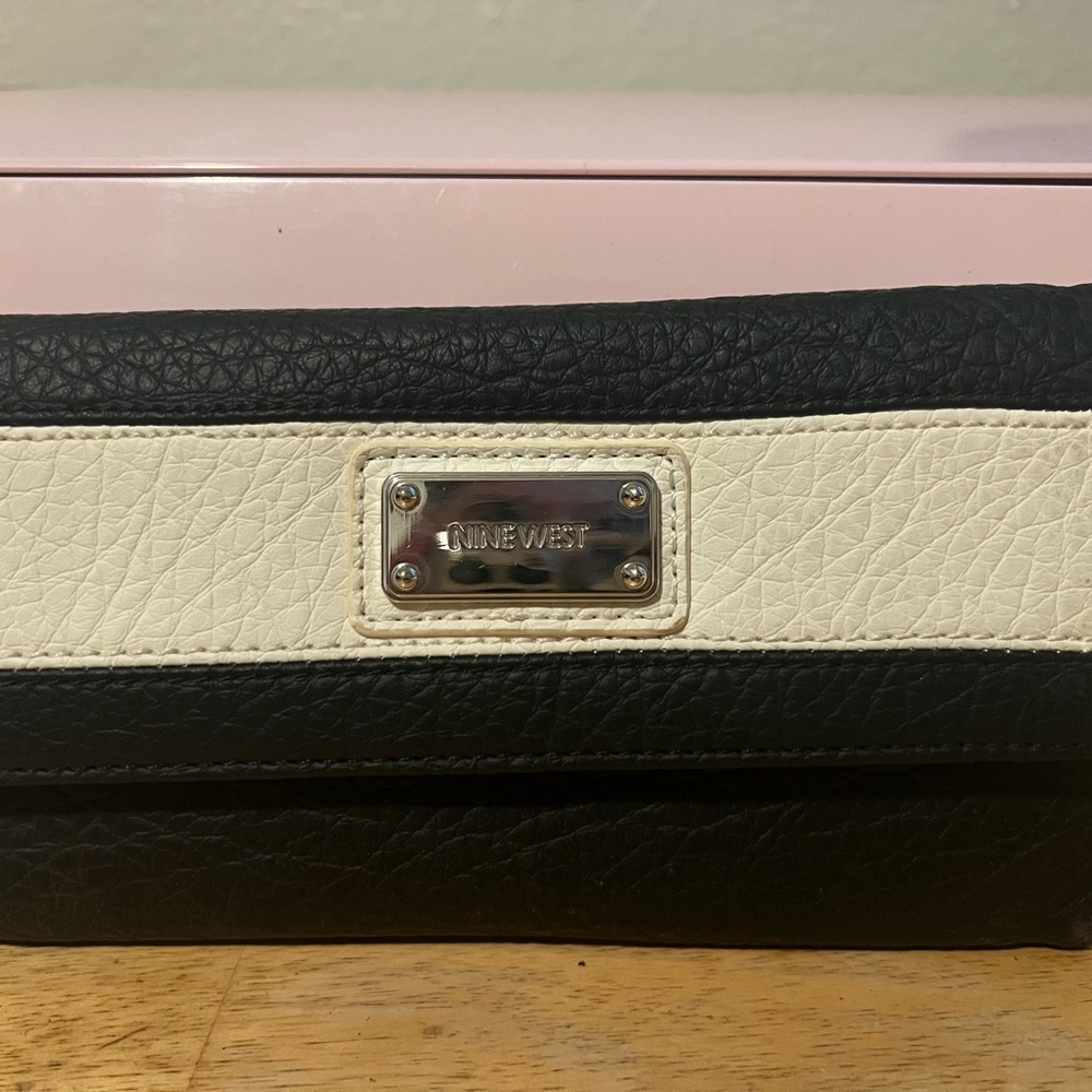 Nine West wallet